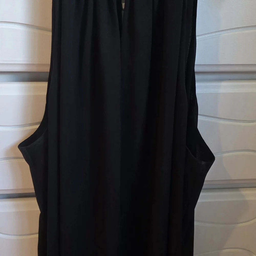 Michael Kors Elegant Black Sleeveless Halter Top with Gold Chain Detail Necklin - Picture 3 of 5